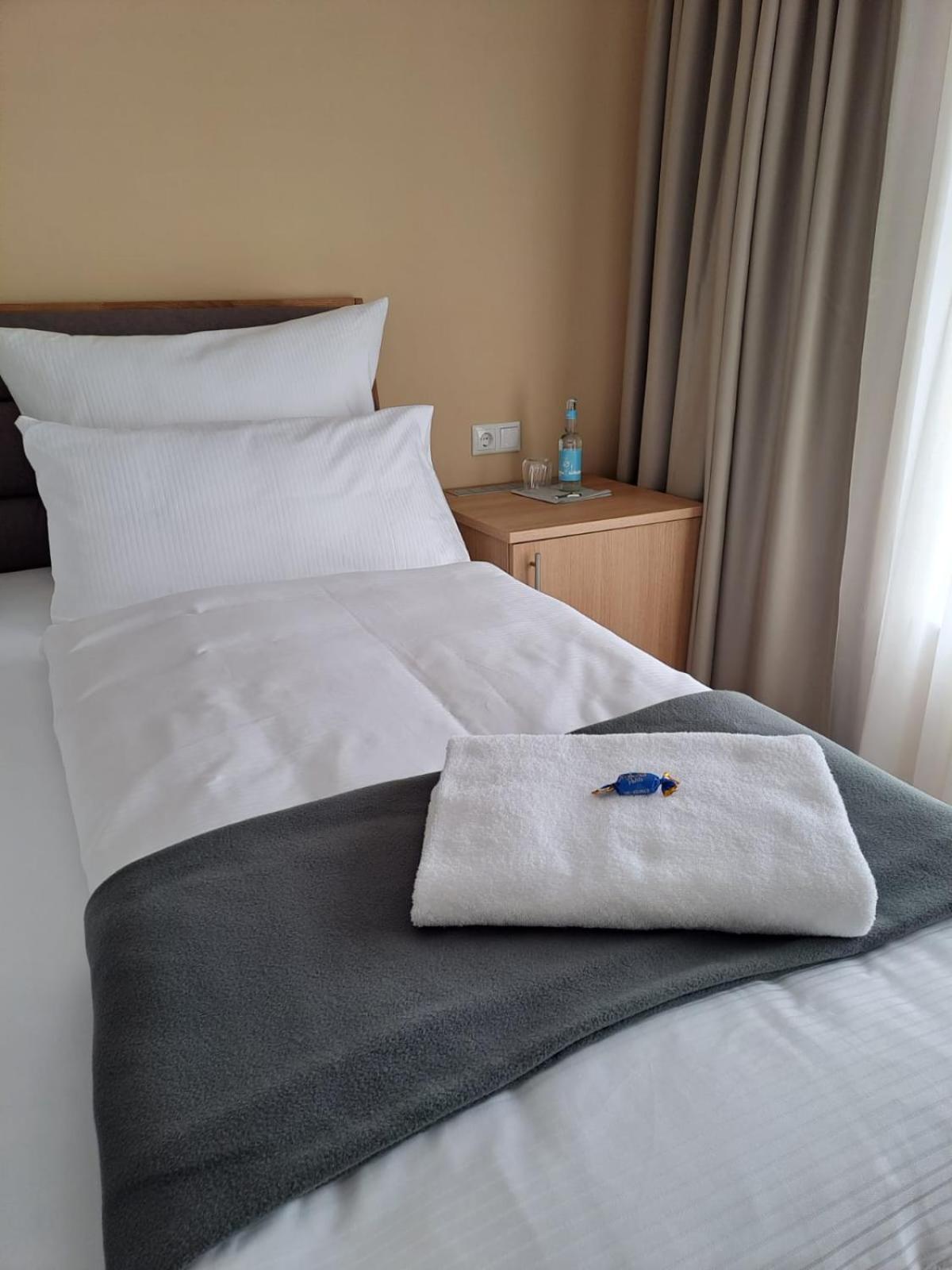 Hotel Rhin Inn Fehrbellin Zewnętrze zdjęcie